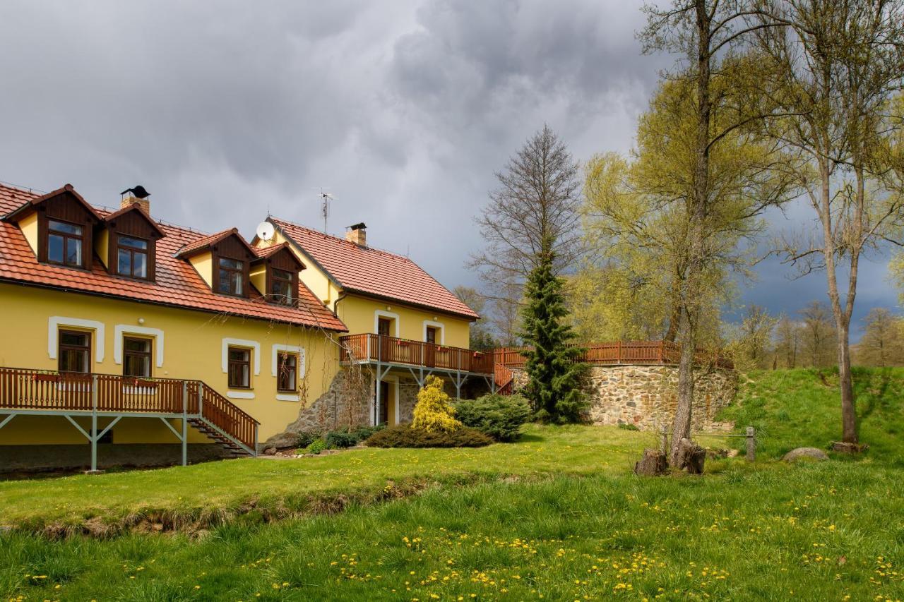 Mlyn Kamenice Klucenice Exterior photo